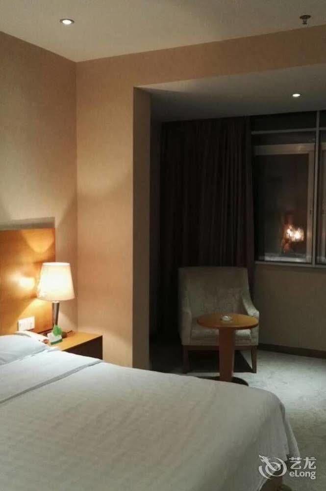 Shenzhen Huamao Aviatic Hotel Exterior photo